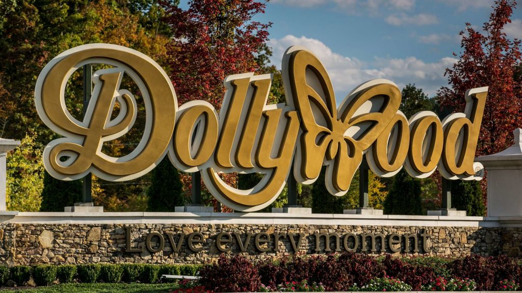 Dollywood Theme Park sign
